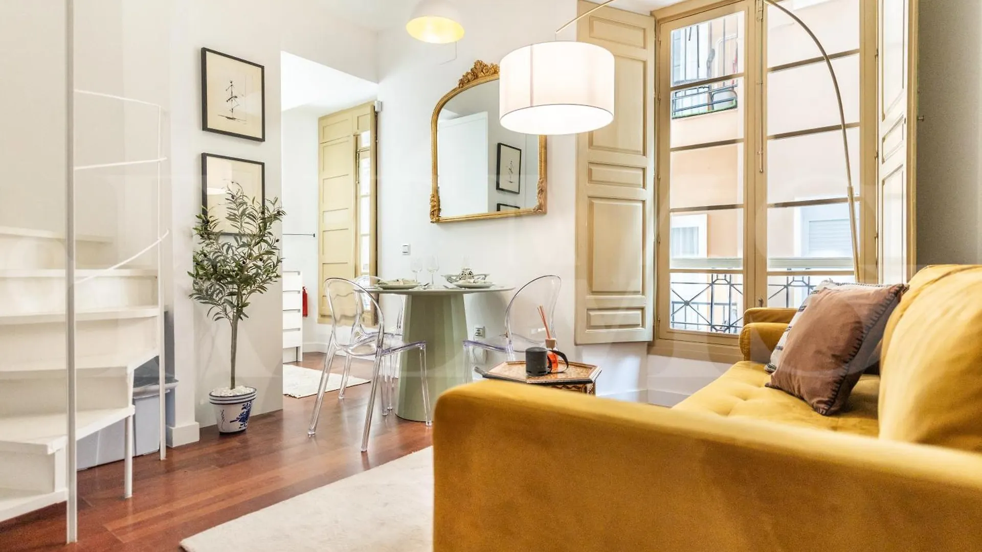 New Charming Duplex In The Heart Of Malaga By Rems contacts